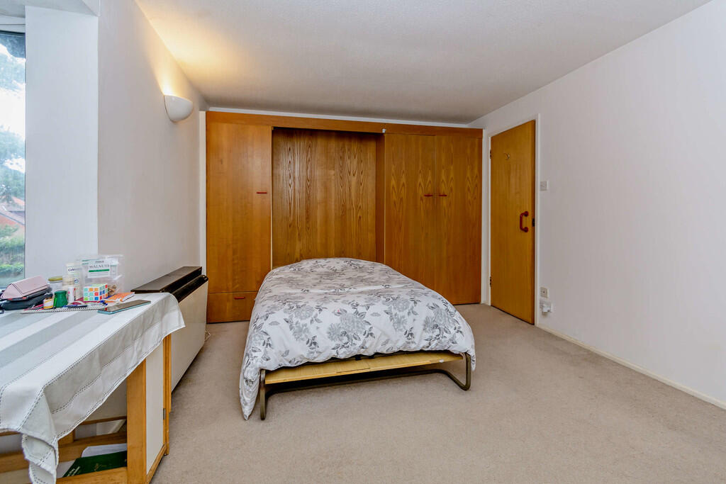 8634818-interior1...