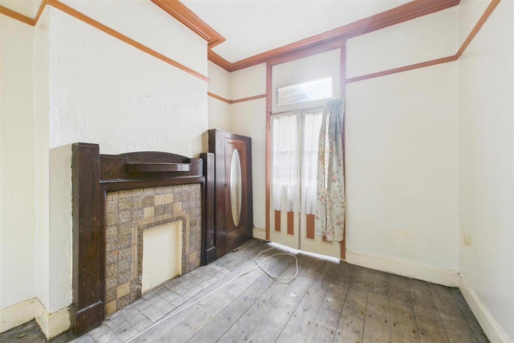 13 Wellington Avenue Montpelier, Bristol BS6 5HP |