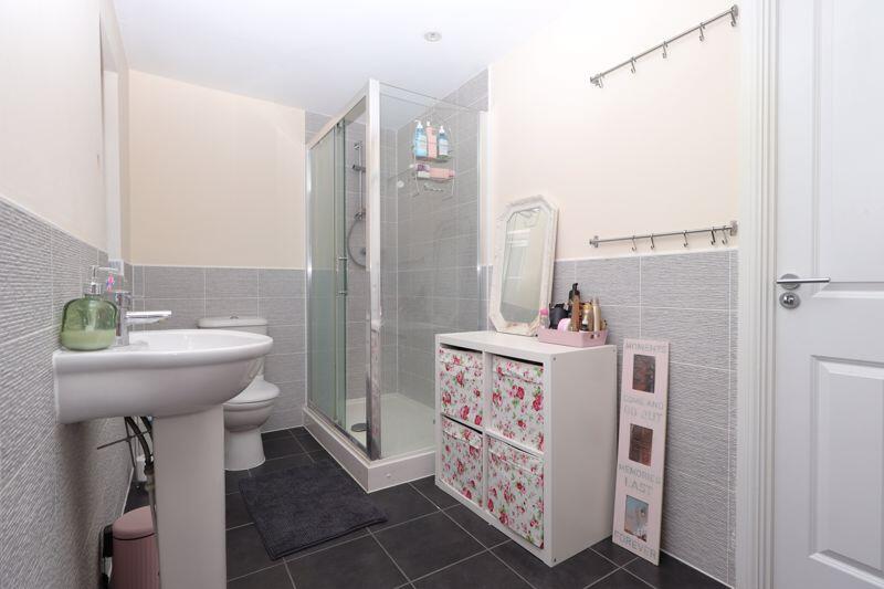 Bedroom 2 En-Suite (Second Floor)