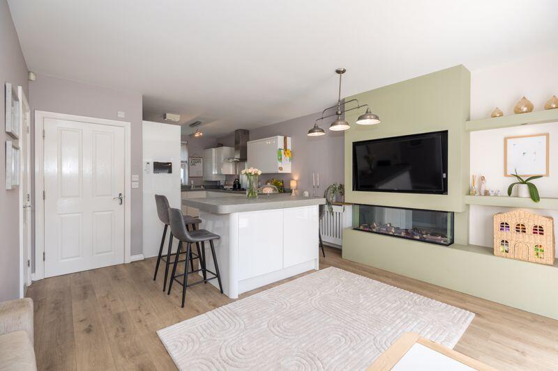 Kitchen / Lounge 