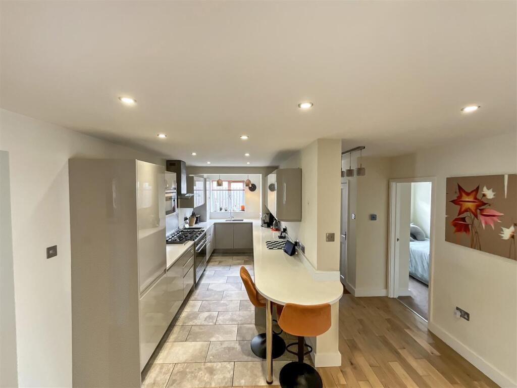Kitchen/Breakfast Area