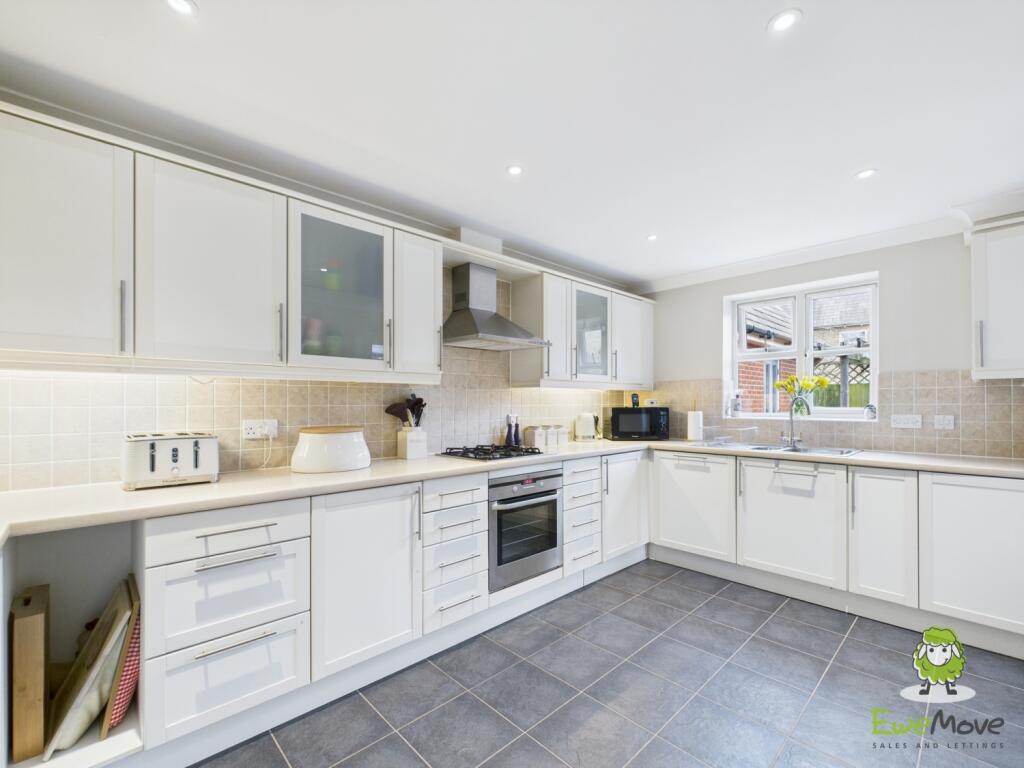 CAM03778G0-PR0181-STILL020