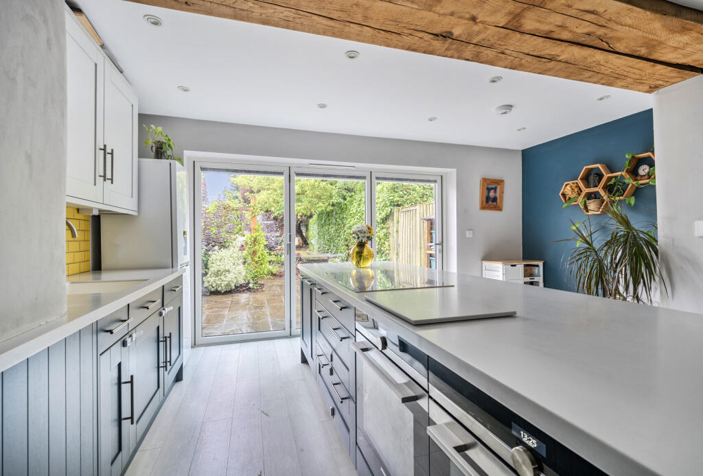 1329988-11-6890d8...