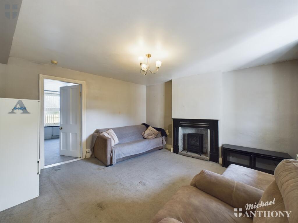 CAM03218G0-PR0349-STILL010