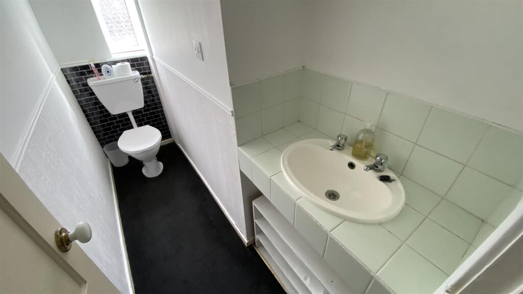groundfloor WC.jpg