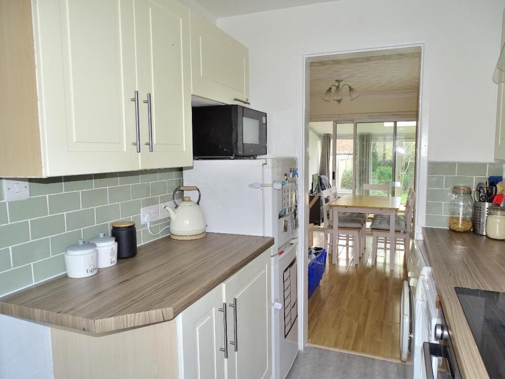 OPEN TO RECEPTION ROOM