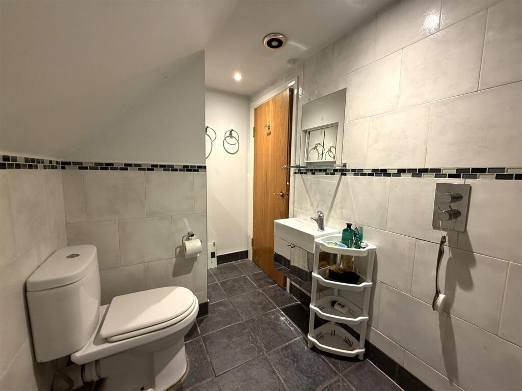 shower room 2 .jpg