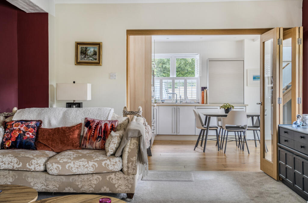 1306021-16-684205...