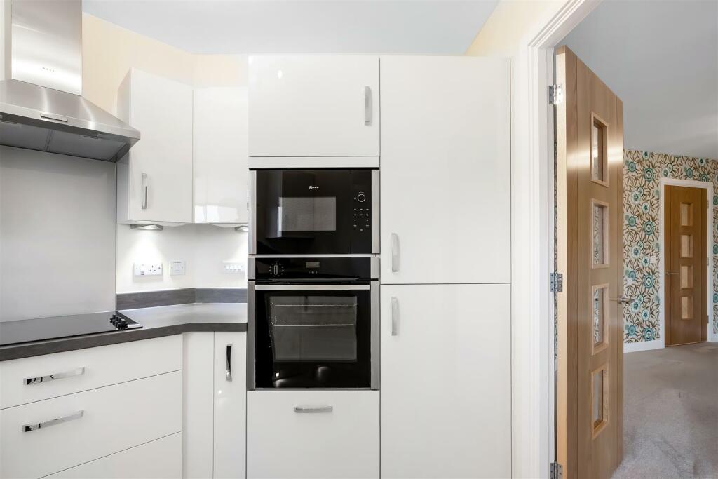 Kitchen 2.jpg