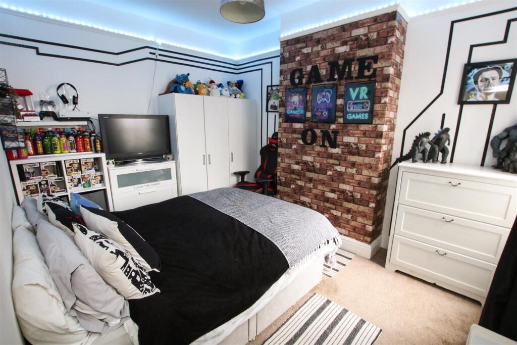 BEDROOM 2