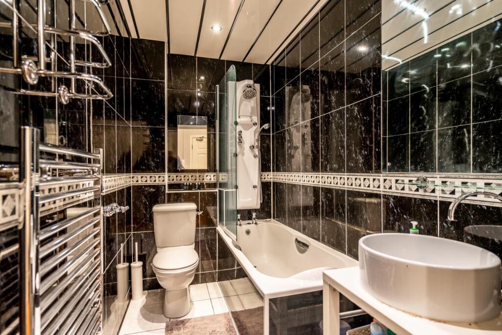 oak tree court-7.jpg