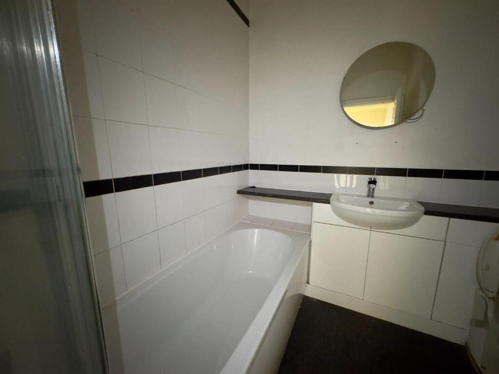 Bathroom Photo, Fraser Street, Burnley, Modern Met