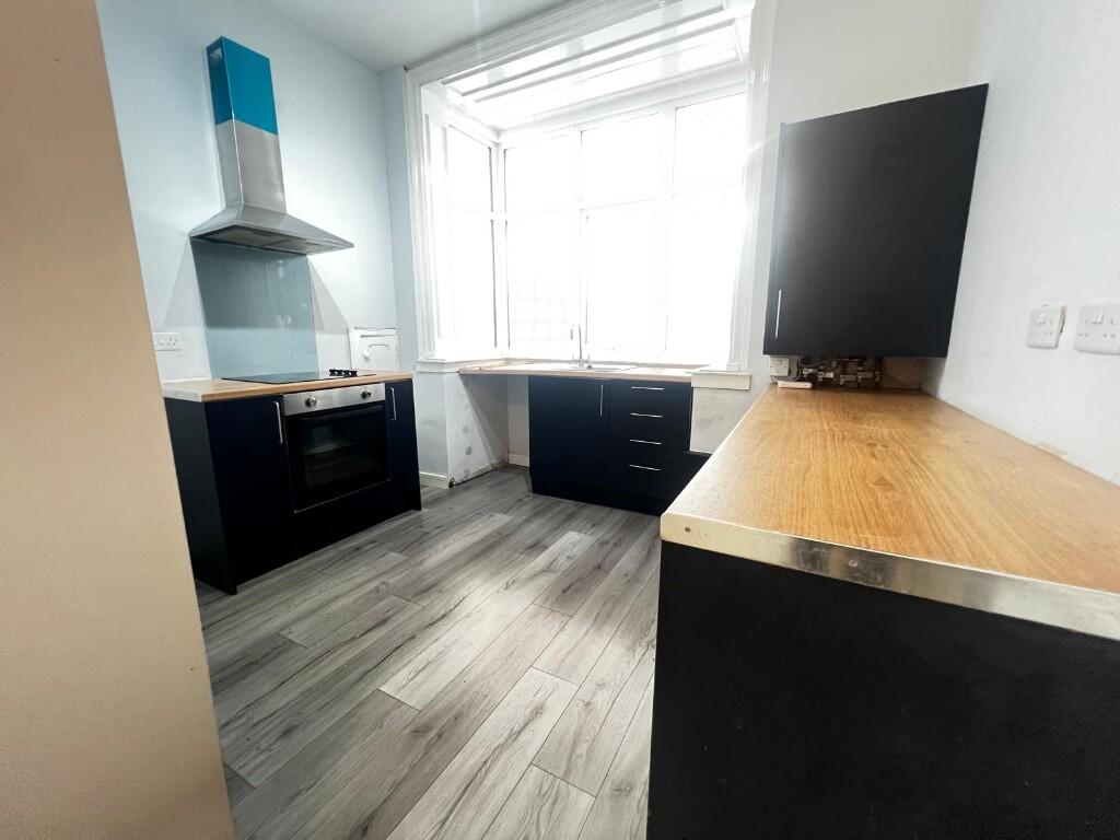 FITTED KITCHEN