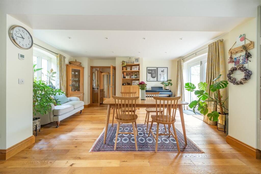 Emby House, 6a High Street, Greens Norton (4).jpg