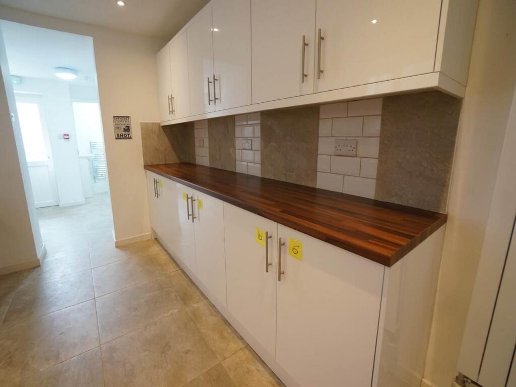 22CollegeRd_Kitchen1.3.JPG