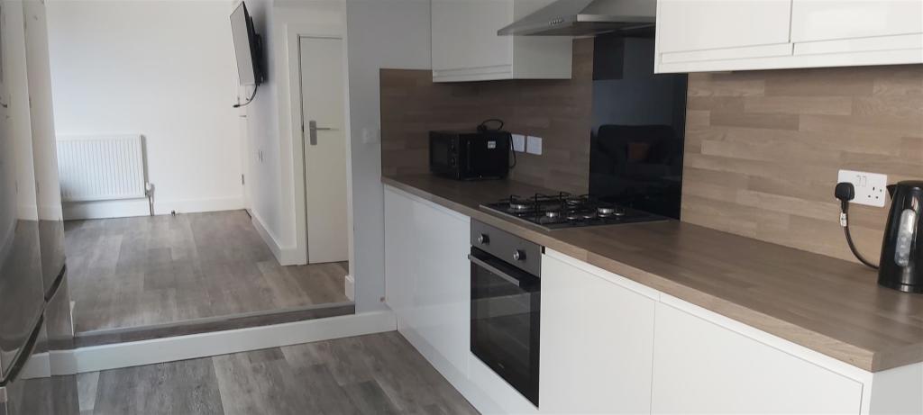 Kitchen (1).jpg