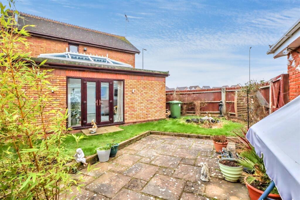 38 MERSEA CRES OUTSIDE-4.jpg