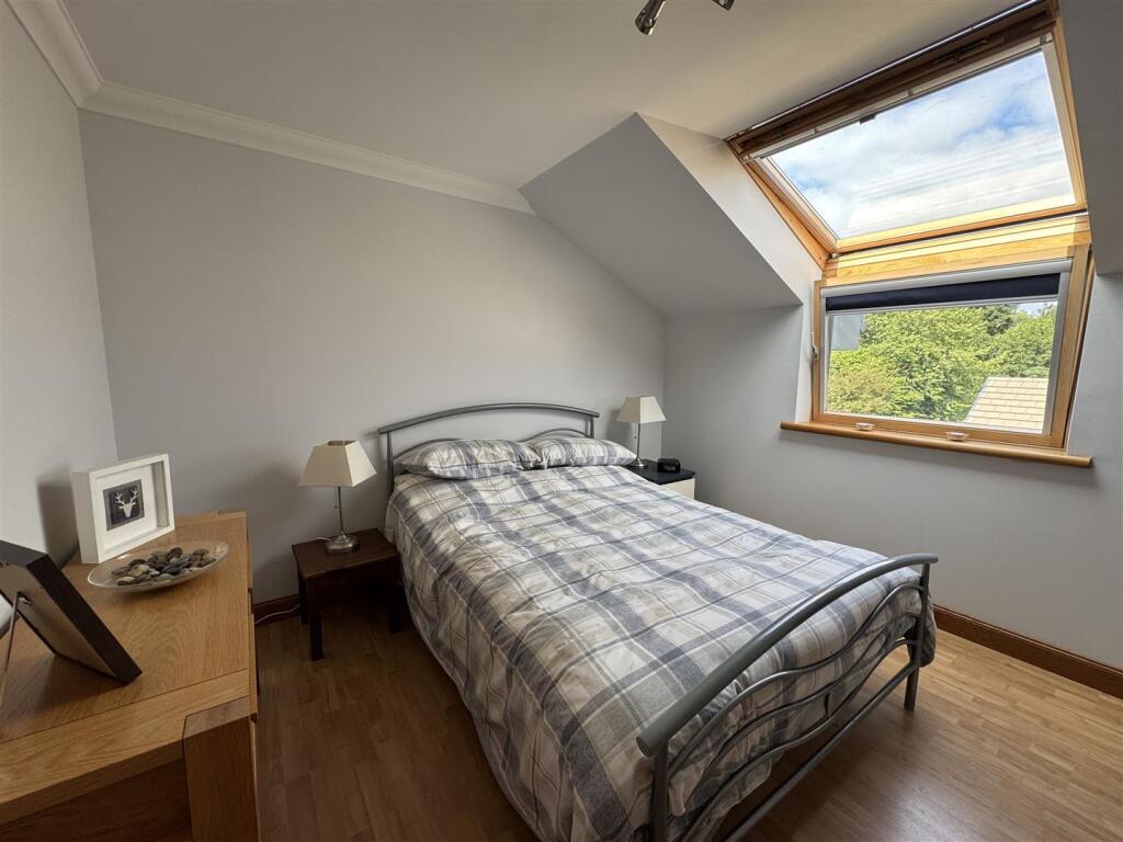 BEDROOM 1.JPG