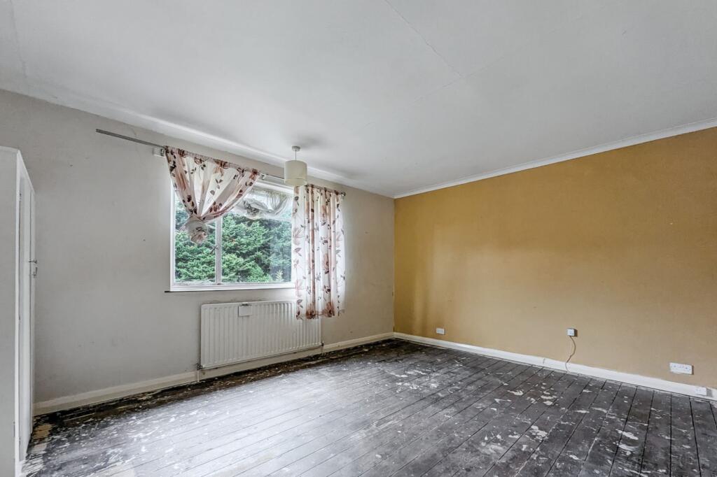 1 Farm Drive, Shirley, Croydon CR0 8HX