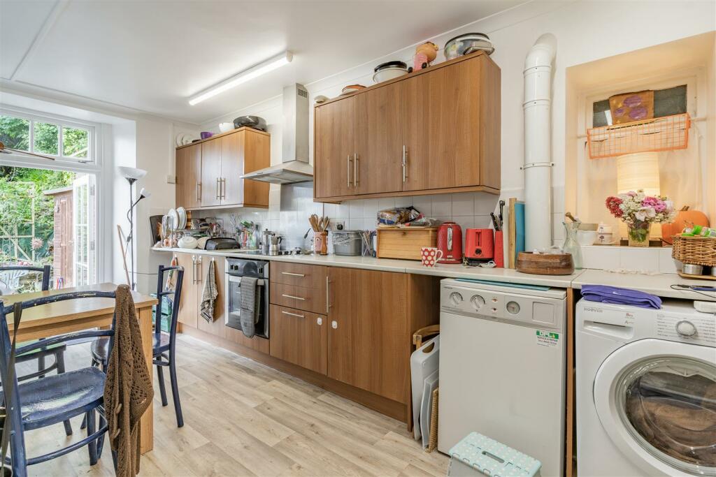 8555581-interior02.jpg