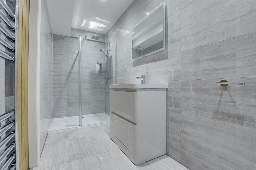 En-Suite 1