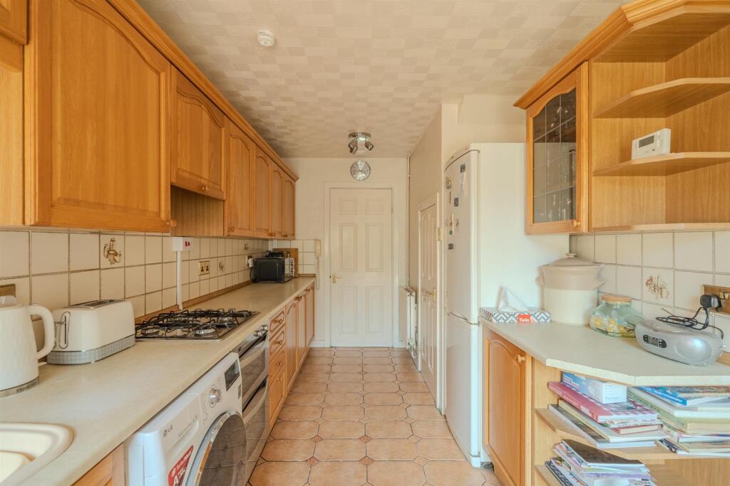 5 Harlech Close-11.jpg