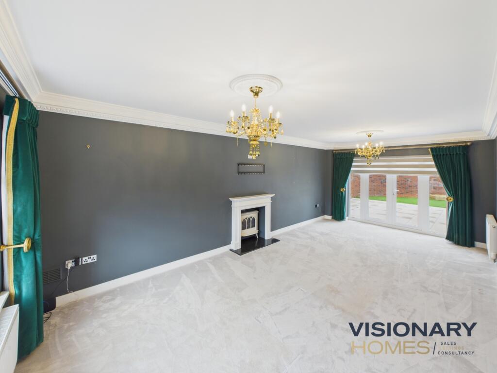 CAM03522G0-PR0216-STILL027