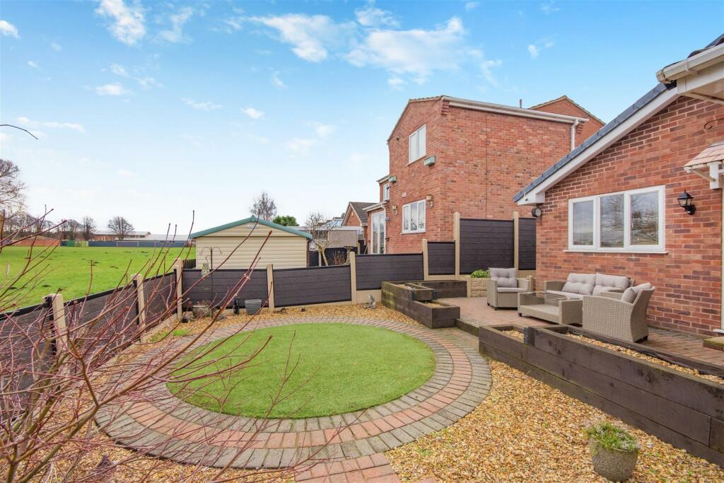 8583379-exterior08.jpg
