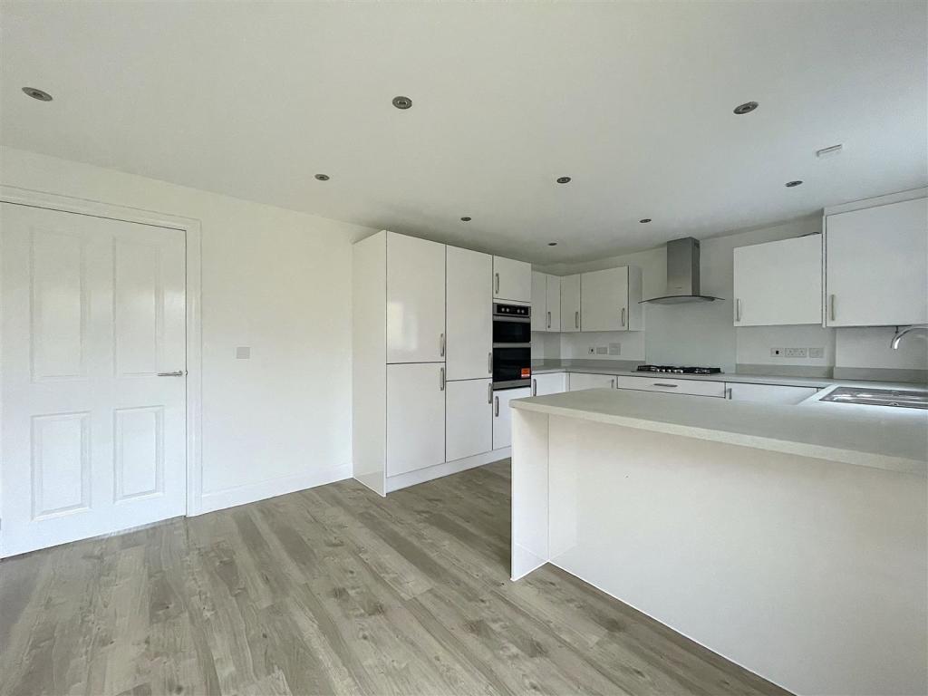Kitchen:Dining Room (3).jpeg
