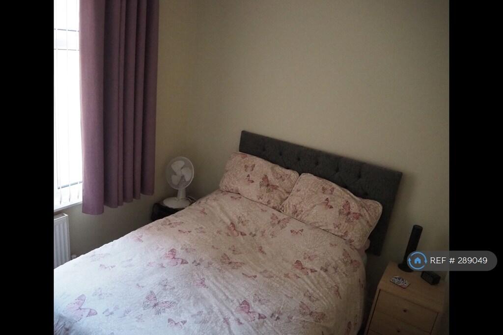 Bedroom Pic 1