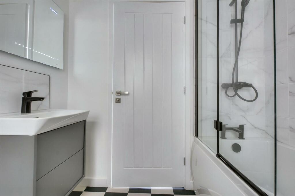 Bathroom_2.jpeg