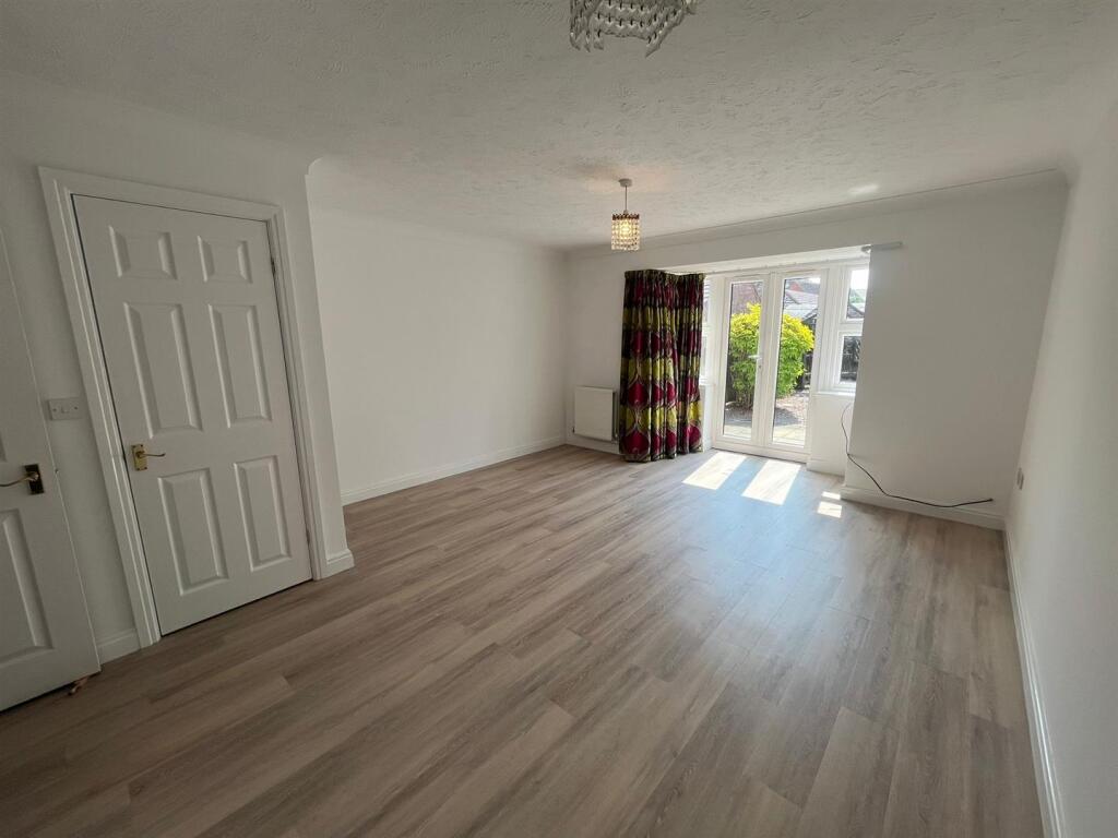Living room differnt angle.jpg