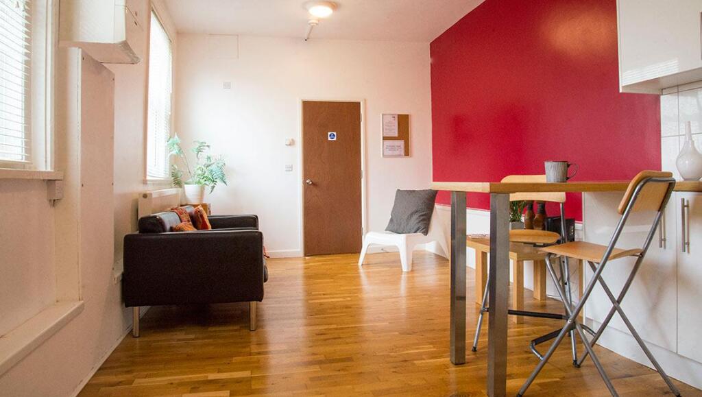 st-andrews-road-3-bed-student-flat-rental-living-r