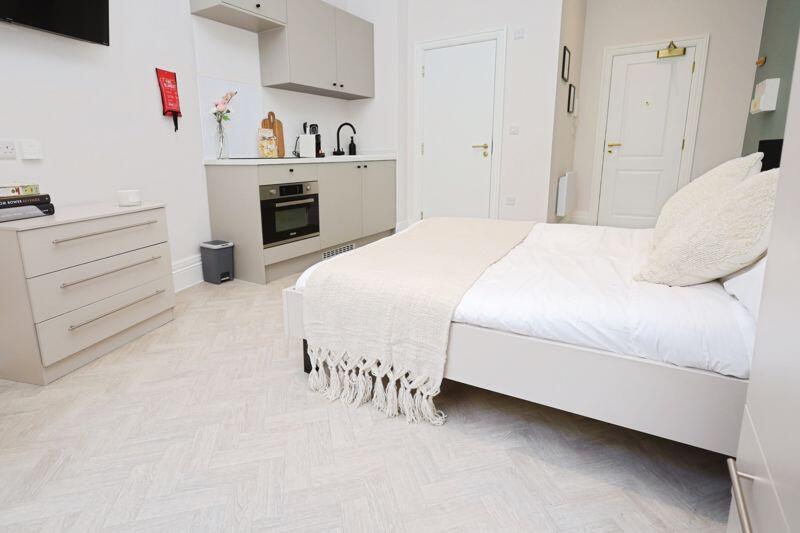 Bedroom (b)