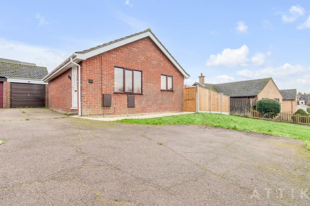 93 Dukes Drive Halesworth IP19 8TJ (2).jpg