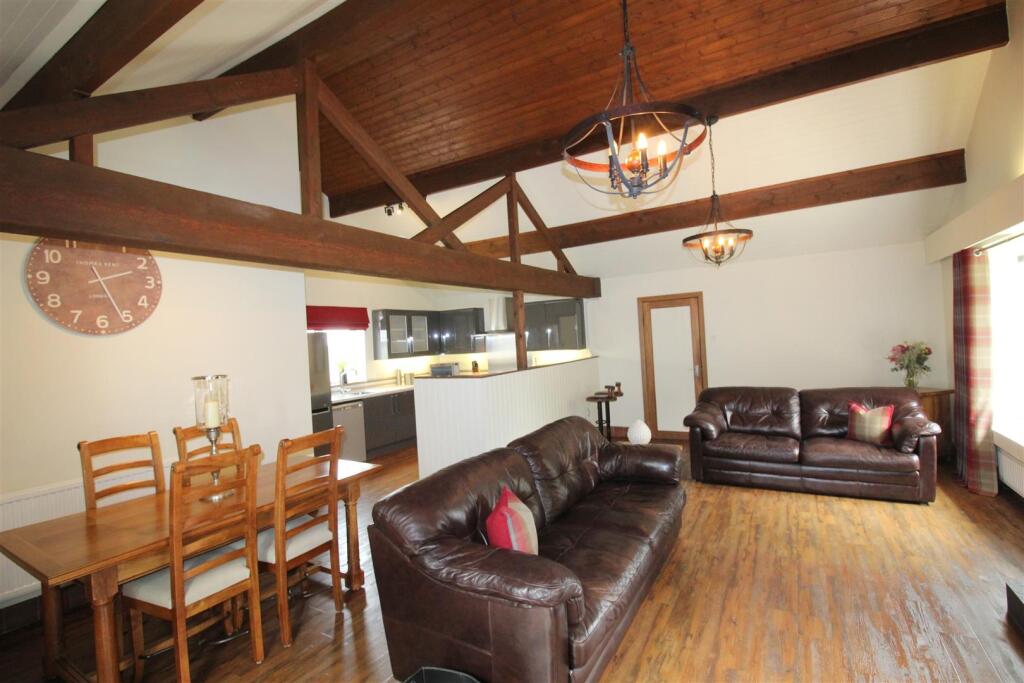 Fieldway, 4 Lounge 2.JPG