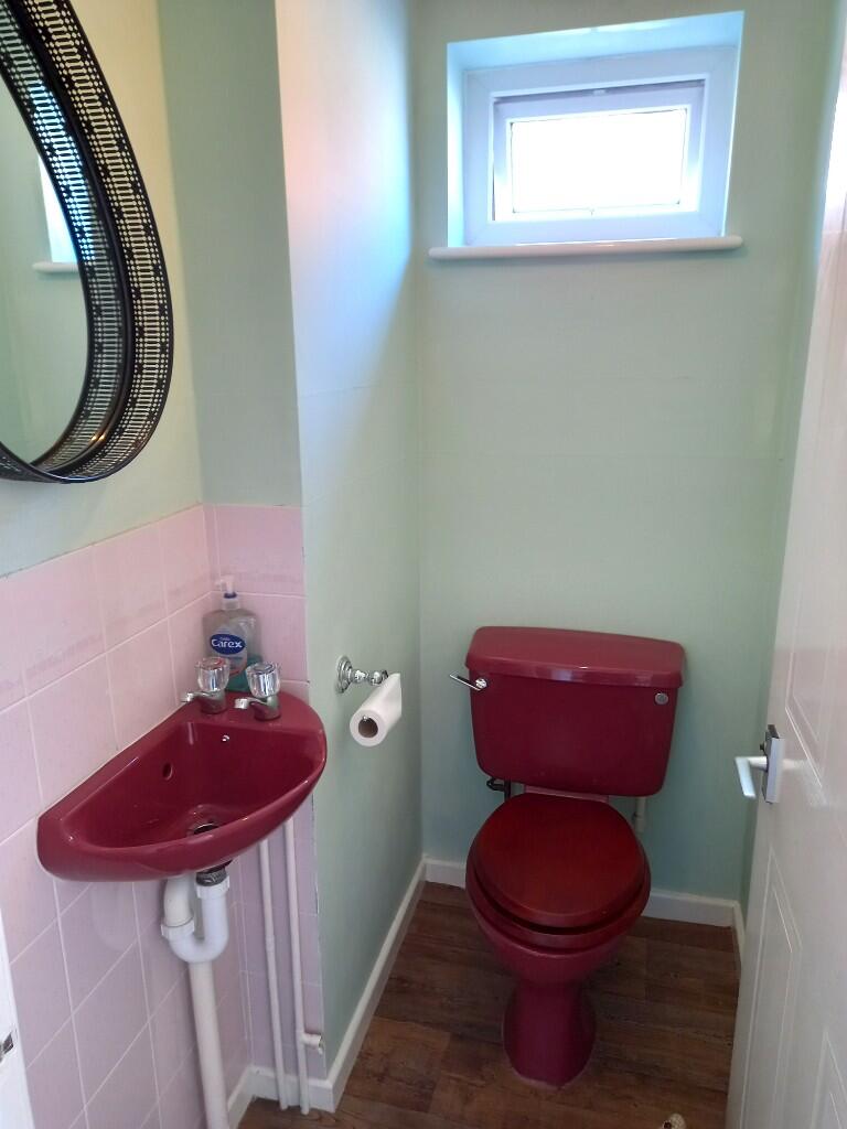 FITTED CLOAKROOM 