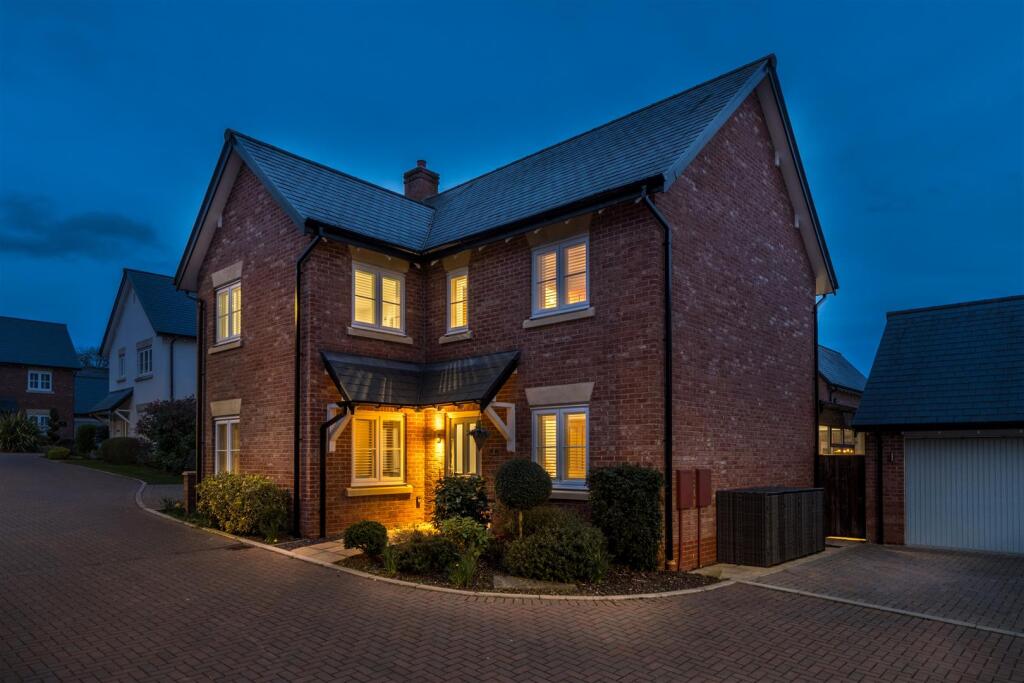 2 Bluebell Close-048.JPG