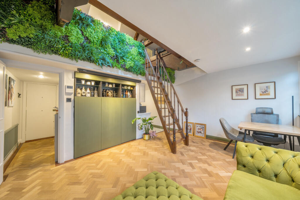 1393069-22-6943d0...