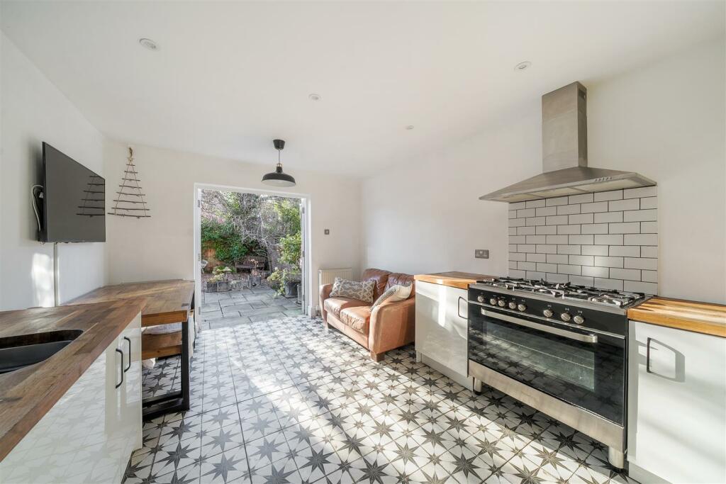 kitchen winter h.jpg