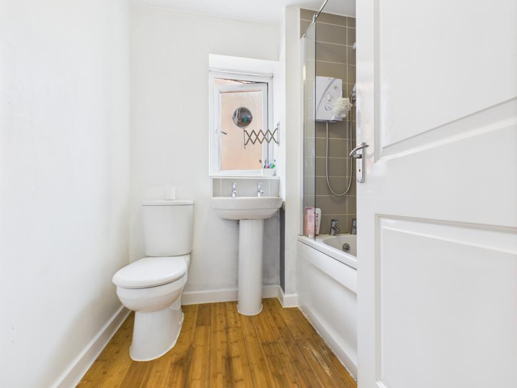 CAM03729G0-PR0104-STILL023