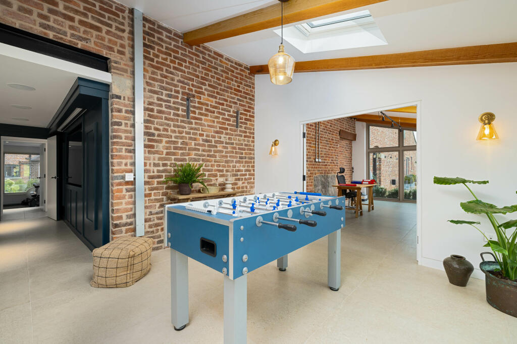 20231011-1221_Maison Haus - Blakeley Stables, Knut