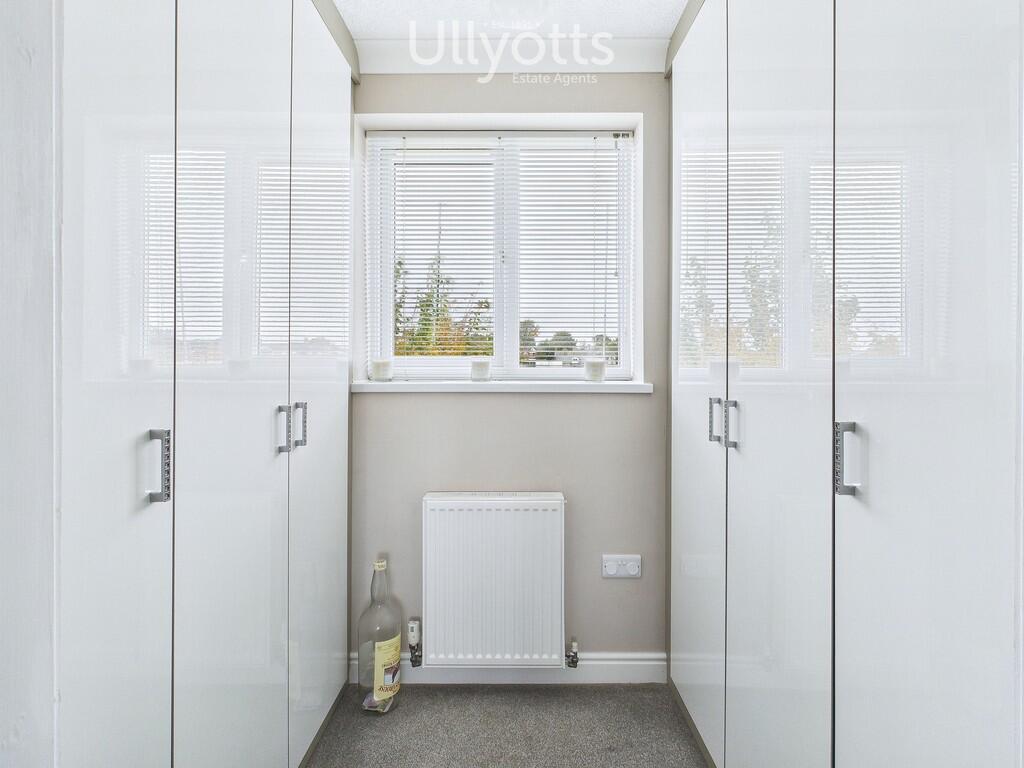 Walk-in wardrobe