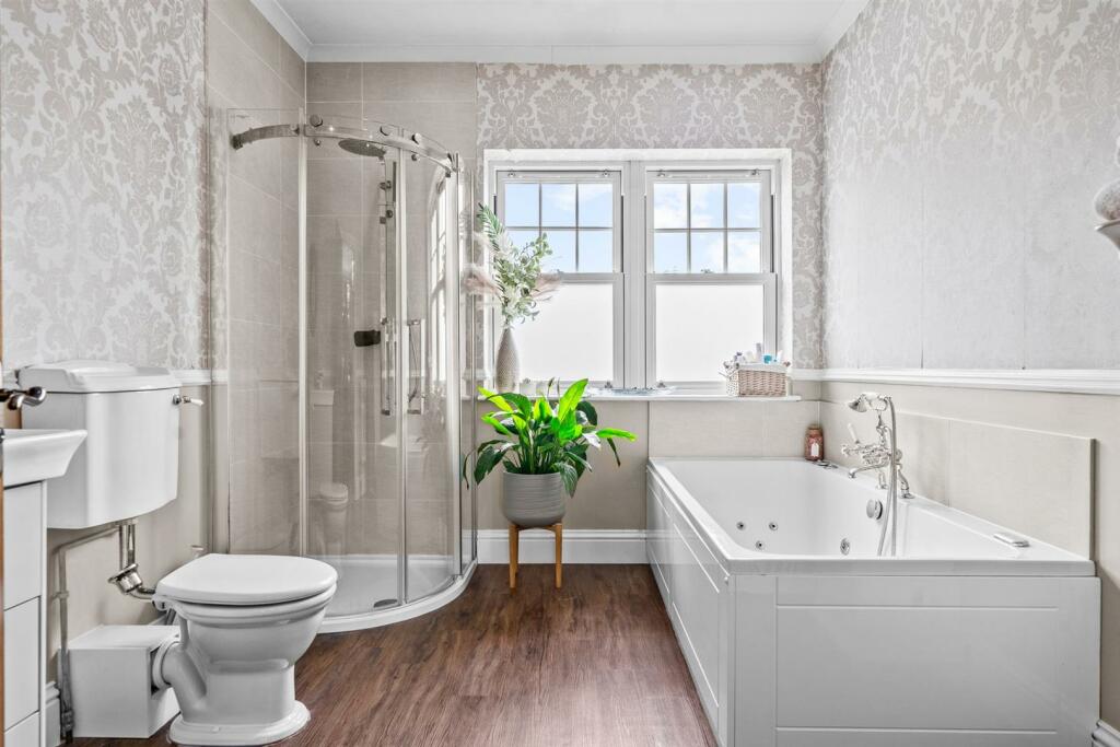 Ensuite bathroom