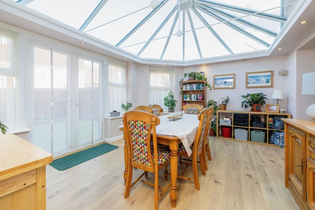 Family Room / Orangery