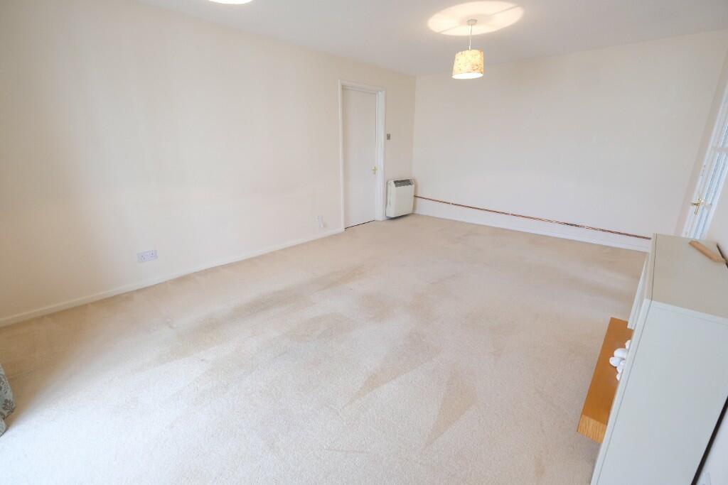 SITTING/DINING ROOM