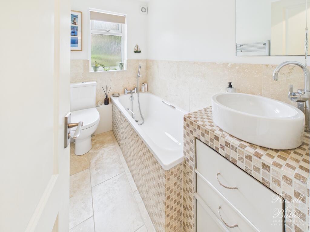 CAM01995G0-PR0346-STILL018