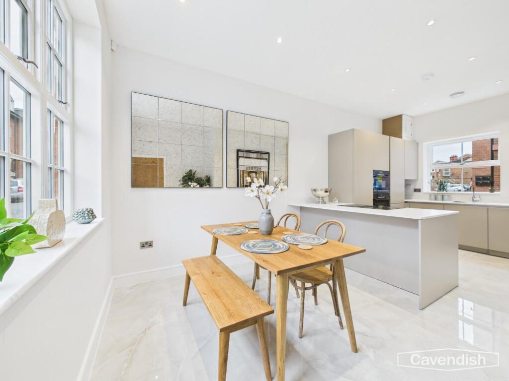 KITCHEN/DINING AREA