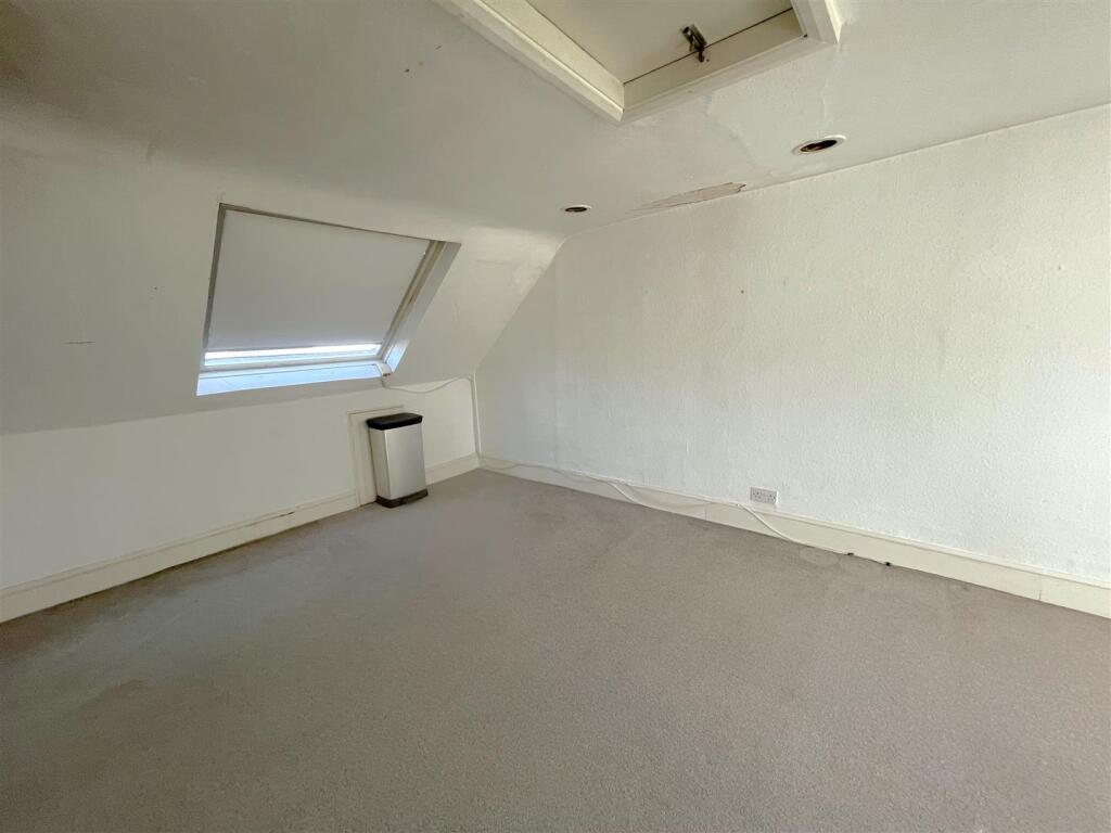 Loft Room 2.jpg