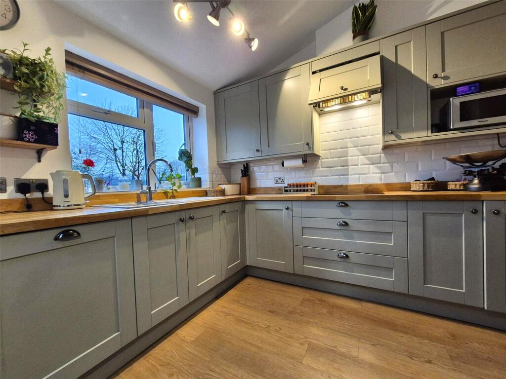 Well Fitted Kitchen